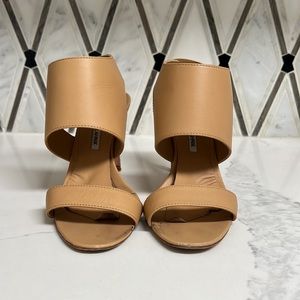 Manolo Blahnik Loyal Nude Pumps Size 37.5